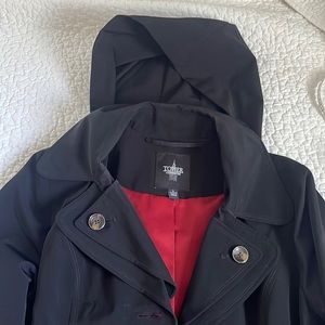 London Fog hooded, tied lined women’s raincoat!